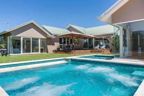 Royadie Resort - Pool Spa Tennis 500m To Beach - Accommodation Australia 0