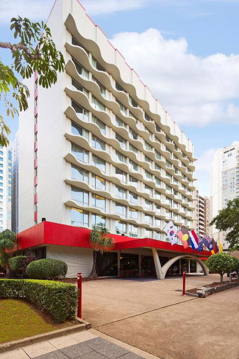 Royal On The Park - Local Tourism 1
