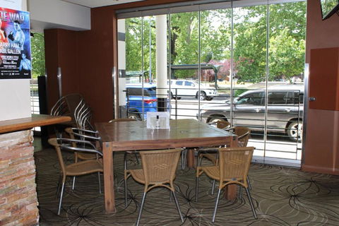 Royal Hotel Orange - Australia Shopping 3