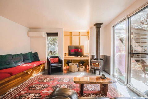 Runawaytomaleny - Accommodation Australia 2