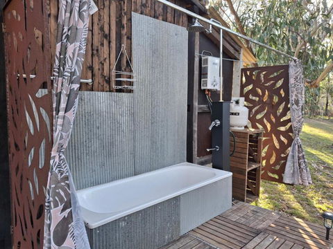Rustic Cabin With Moon Bathing For A City Escape - Accommodation Australia 2