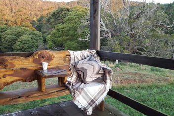 Rustic Hut Bush Retreat with Accommodation Australia
