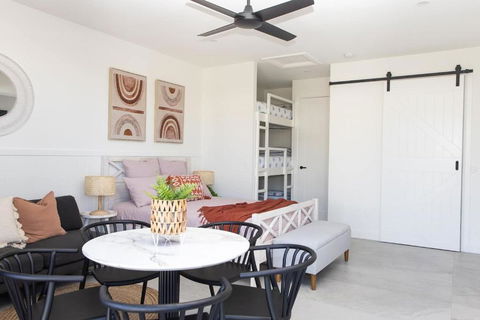 Sailfish Studio - Beachside Private Access Granny Flat By UHoliday - Accommodation Australia 0