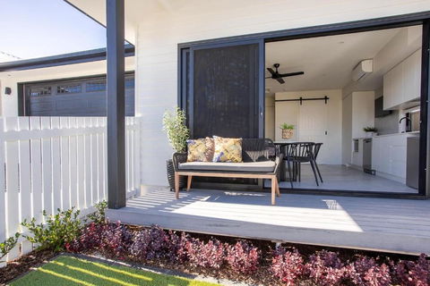 Sailfish Studio - Beachside Private Access Granny Flat By UHoliday - Accommodation Australia 2