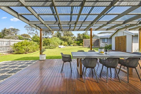 Salt Air Beach Retreat - 280m Walk To Foreshore, Check Out 5pm Sunday! - Local Tourism 2
