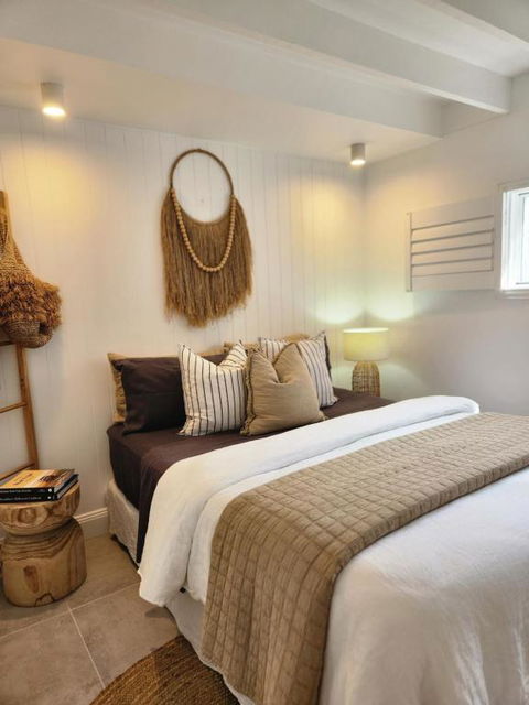 SALTY PALMS -Seaside Studio Apartment - Accommodation Australia 1
