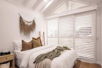 SALTY PALMS On HENLEY -THREE with Accommodation Australia