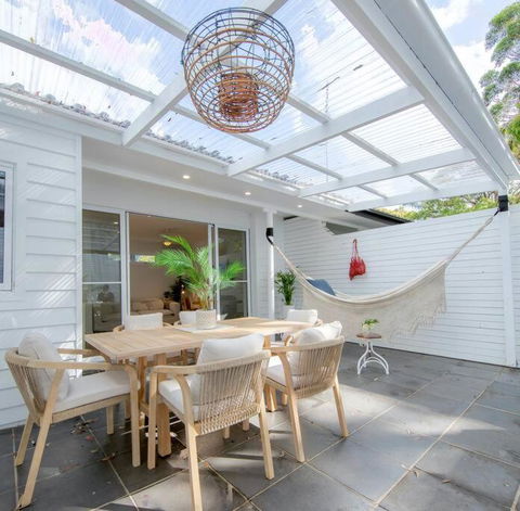 SALTY SNOOZE - Your Coastal Holiday House - Local Tourism 0