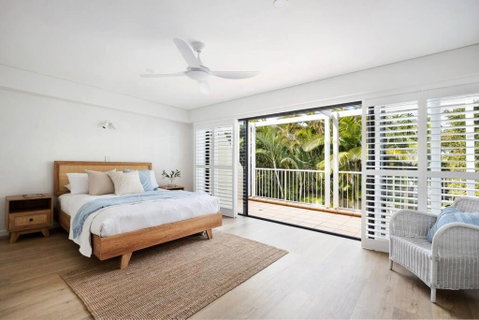 Salty Stays On Stevens St ~ Views & Rooftop Deck - Accommodation Australia 1