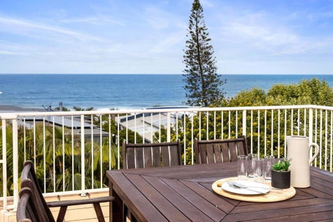 Salty Stays On Stevens St ~ Views & Rooftop Deck - Accommodation Australia 2