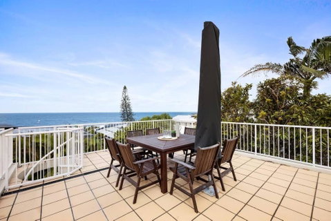 Salty Stays On Stevens St ~ Views & Rooftop Deck - Accommodation Australia 3