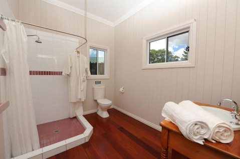 Samford Lakes - Bed n Breakfasts 1