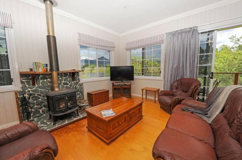 Samford Lakes - Bed n Breakfasts 2