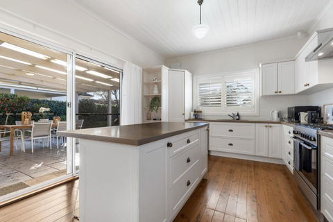 Sampson Cottage - Historic Charm - Australia Shopping 2