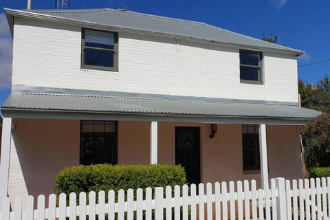 Samuels Cottage C1860 - In The Heart Of Mudgee - Accommodation Australia 0