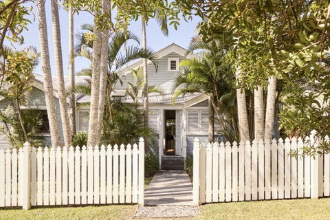 Sanctuary Spaces - Kia Ora Byron - Australia Shopping 1