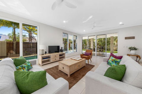 Sand And Sea Beach House - Accommodation Australia 2