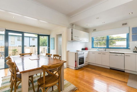 Sand Surf And Sunshine - Accommodation Australia 1