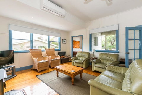 Sand Surf And Sunshine - Accommodation Australia 3