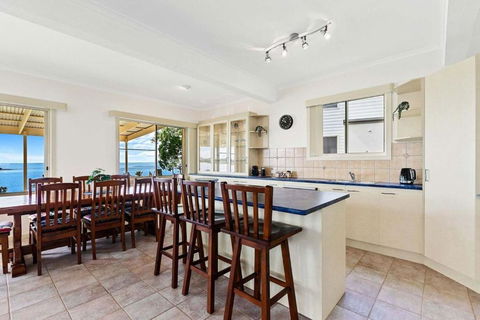 Sandbar On Moreton 5 Bedroom - Local Tourism 3