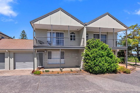 Sandcastles 11-23 Robinson St - Australia Shopping 1