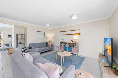 Sandcastles 11-23 Robinson St - Australia Shopping 2