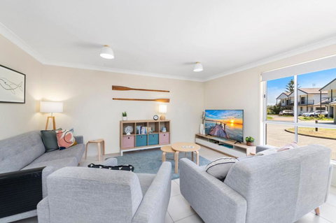 Sandcastles 11-23 Robinson St - Australia Shopping 3