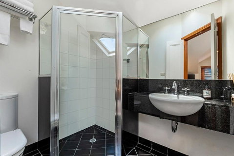 Sandstone Suites - In The Heart Of Port Fairy - Accommodation Australia 3