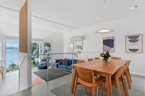 Sandy Bay Beachfront Oasis Direct Beach Access - Accommodation Australia 2