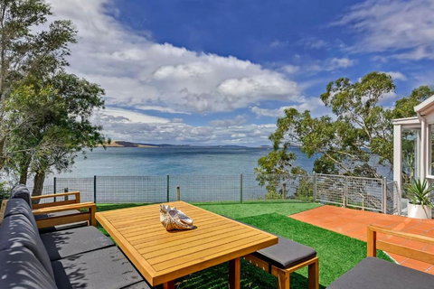 Sandy Bay Beachfront Oasis Direct Beach Access - Accommodation Australia 0