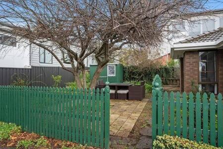 Sandy Bay Cozy Cottage Close To CBD - Accommodation Australia 3