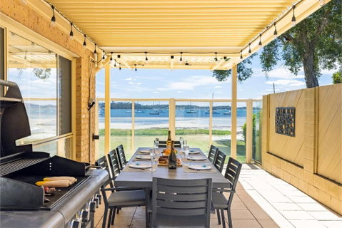 Sandy Beach House Corlette Unit 1 Waterfront WI-FI Aircon - Accommodation Australia 3