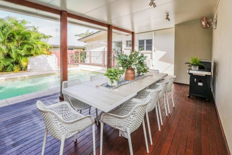 Sandy Burrows - Accommodation Australia 0