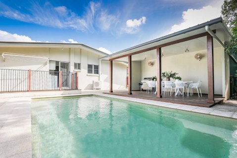 Sandy Burrows - Accommodation Australia 1