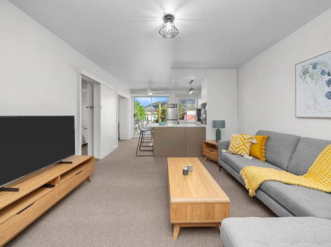 Sandy Bay Apartment With Hobart River View, Near UTAS - Stroll To Cafes And Shops - Accommodation Australia 2