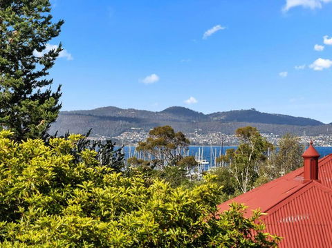 Sandy Bay Apartment With Hobart River View, Near UTAS - Stroll To Cafes And Shops - Accommodation Australia 1