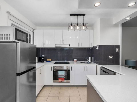 Sandy Bay Apartment With Hobart River View, Near UTAS - Stroll To Cafes And Shops - Accommodation Australia 3