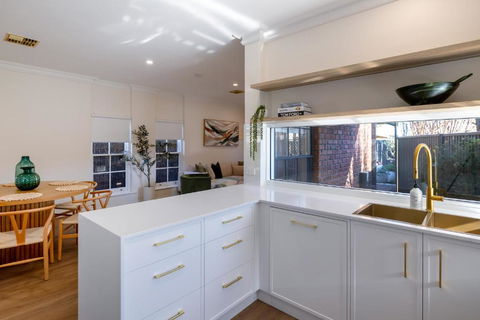Serene Retreat On The City Fringe - Local Tourism 3