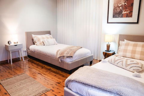 Snooty Fox Bed &Breakfast - Australia Shopping 1