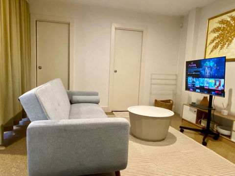 Spacious Self-Contained Guest Suite - Accommodation Australia 2