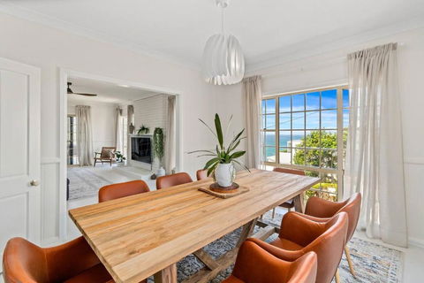 Stanwell Park Escape - Sprawling Beachfront Living - Accommodation Australia 2