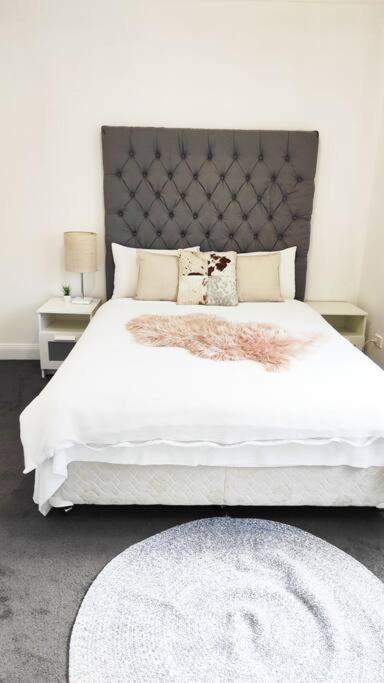 Stylish Spacious Auburn 3Bedroom House Near Olympic Park ANZ Stadium DFO Pet Friendly - Bed n Breakfasts 2