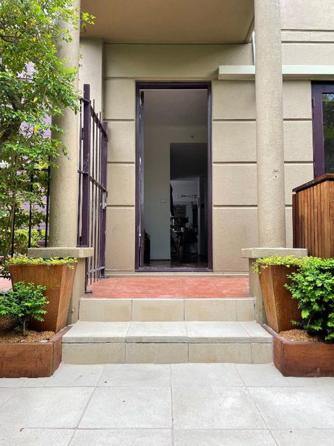 Stylish Townhouse In Melbourne\'s Playground - Accommodation Australia 1