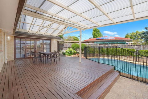 Sunny 5BR House With Private Pool In Carlingford - Accommodation Australia 1