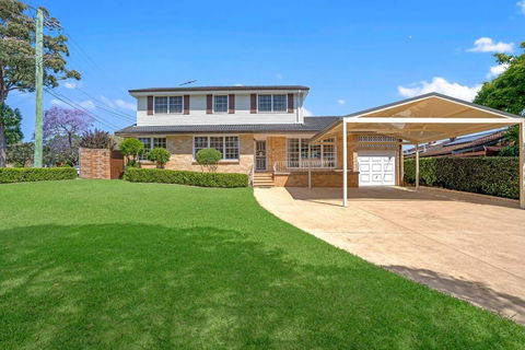 Sunny 5BR House With Private Pool In Carlingford - Accommodation Australia 0