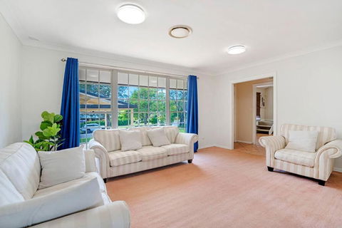 Sunny 5BR House With Private Pool In Carlingford - Accommodation Australia 3