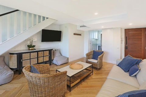 TARA7- On Trend At Taranaki - Accommodation Australia 3
