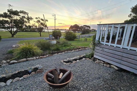 The Boathouse, A Place To Unwind & Explore - Accommodation Australia 3