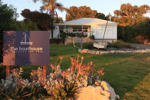 The Boathouse, A Place To Unwind & Explore - Accommodation Australia 0