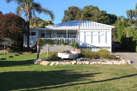 The Boathouse, A Place To Unwind & Explore - Accommodation Australia 1